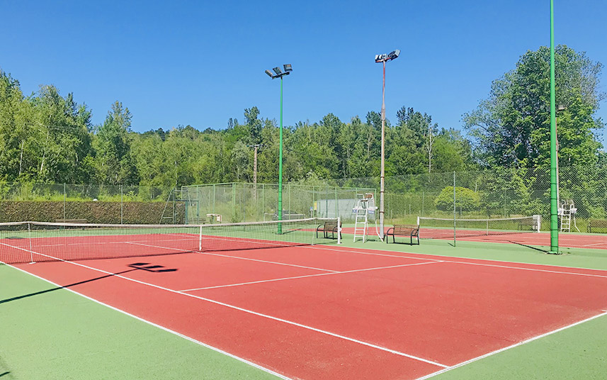 Tennisbaan op de camping