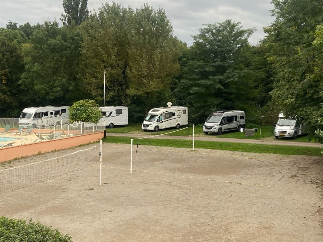 Forfait Emplacement Camping Car (vidange, remplissage et électricité 10A inclus)